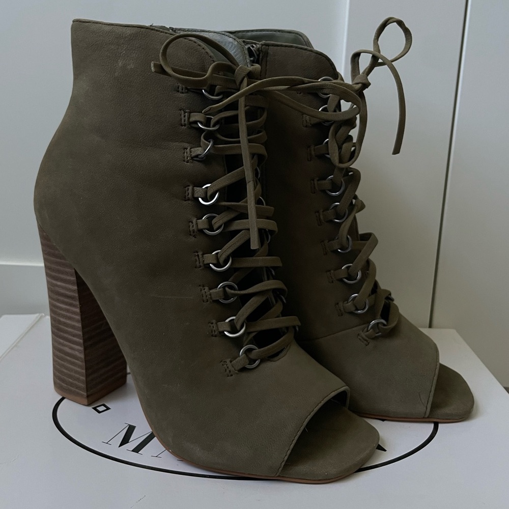 Steve Madden FREEMEE Lace Up Booties